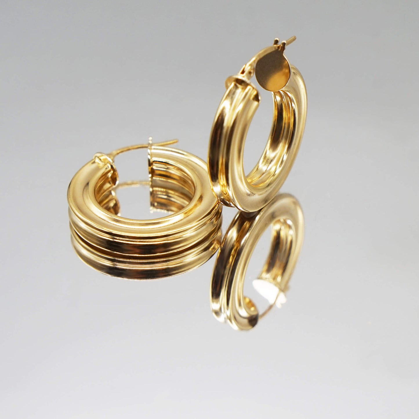 VINTAGE 9K GOLD CHUNKY RIDGE HOOP EARRINGS
