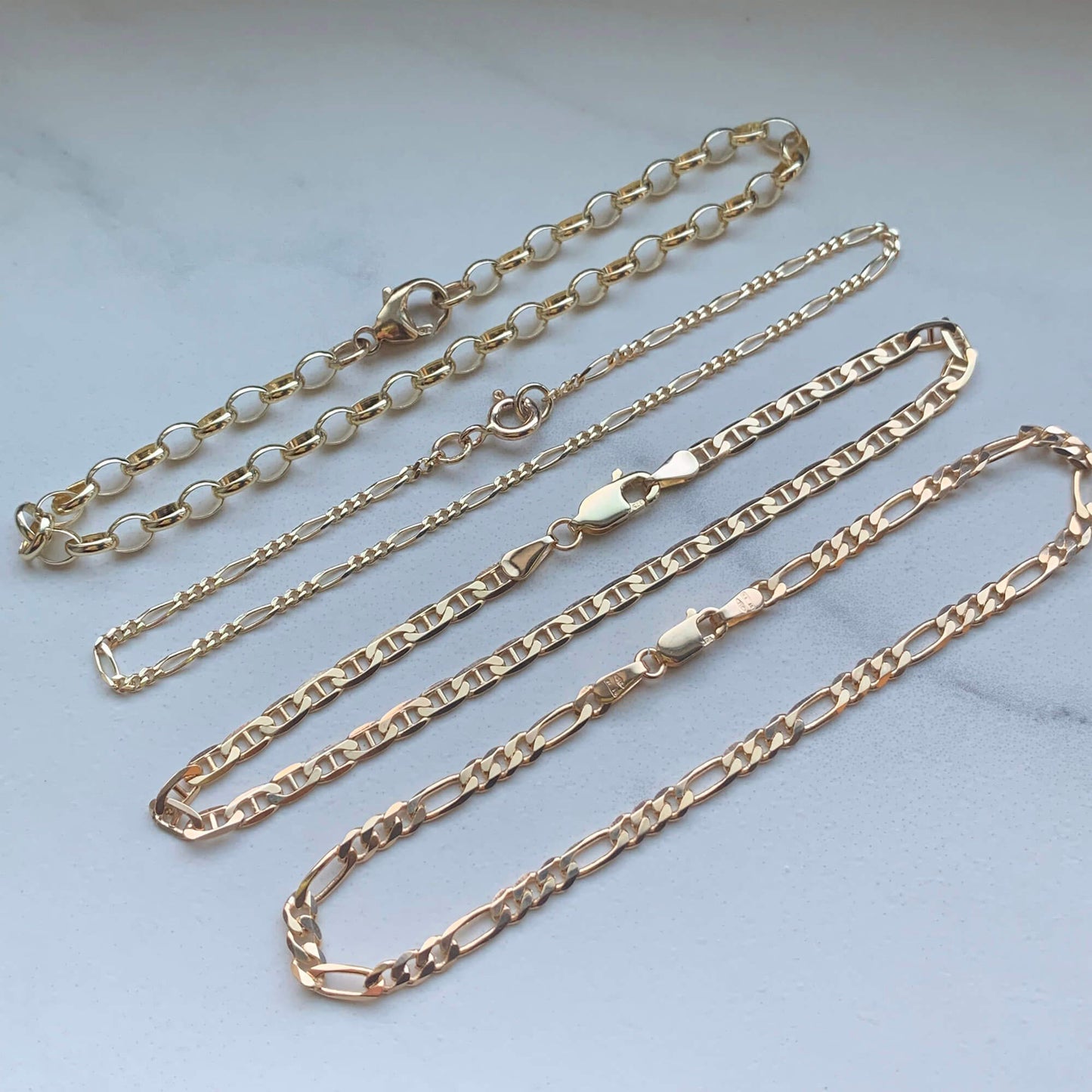 9K GOLD FIGARO CHAIN BRACELET