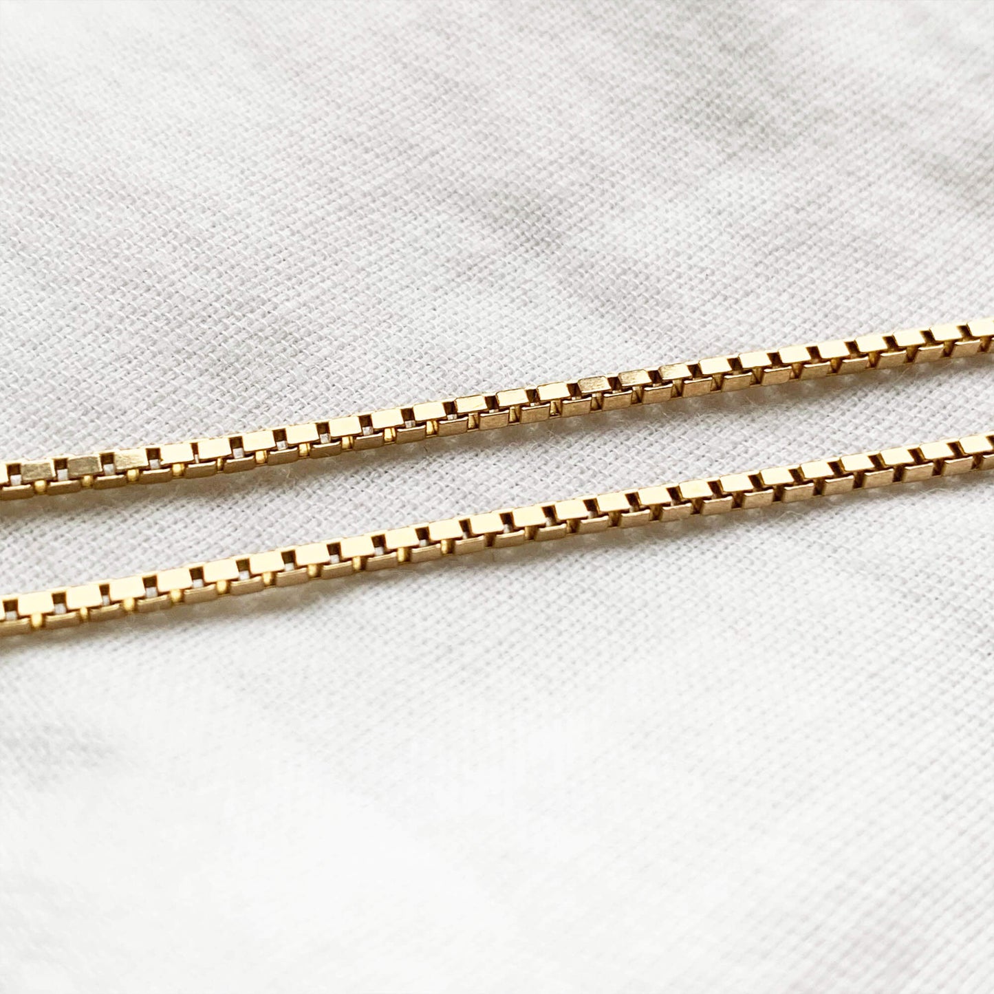 VINTAGE 9K 22 INCH GOLD BOX CHAIN NECKLACE