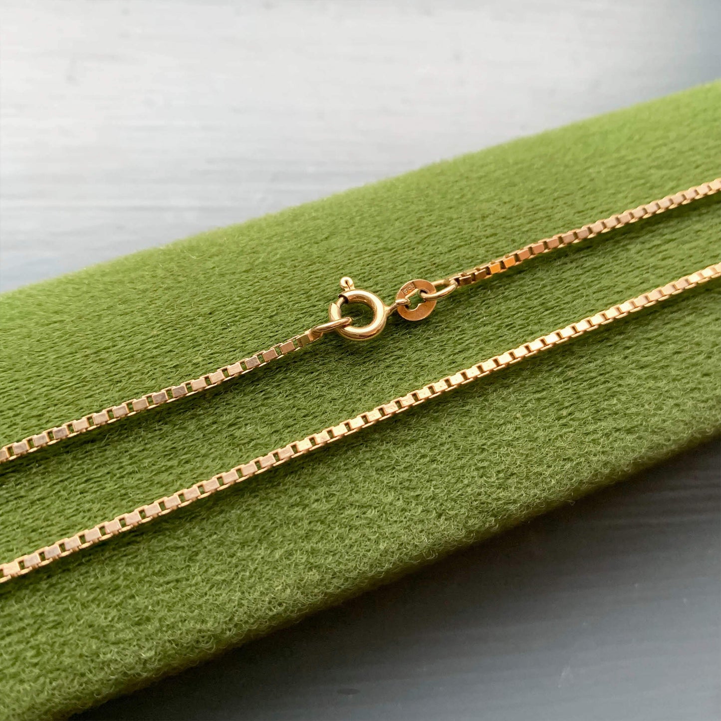 VINTAGE 9K 22 INCH GOLD BOX CHAIN NECKLACE