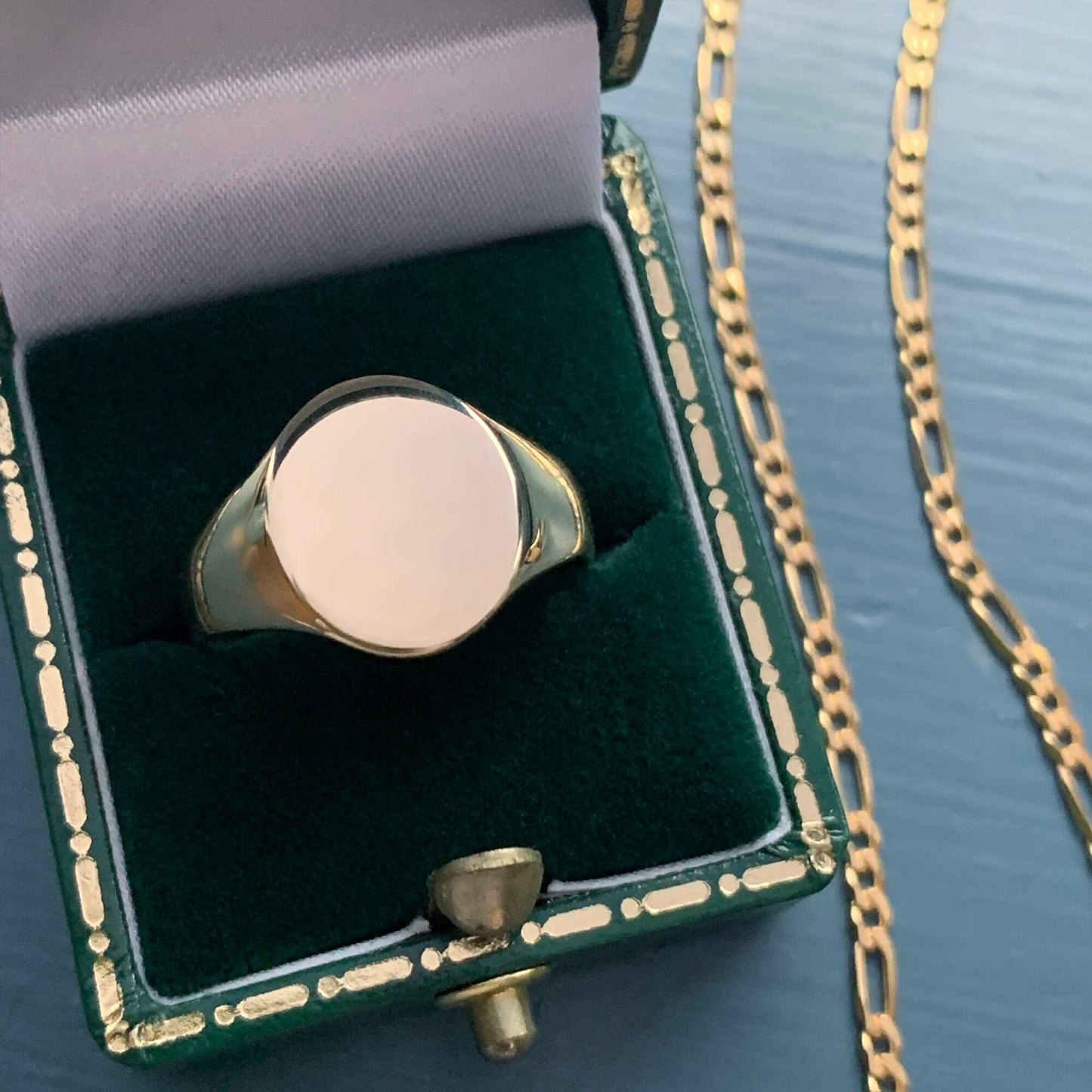 9K GOLD PLAIN OVAL SIGNET RING