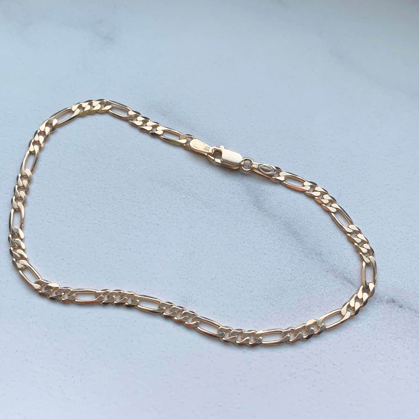 9K GOLD FIGARO CHAIN BRACELET