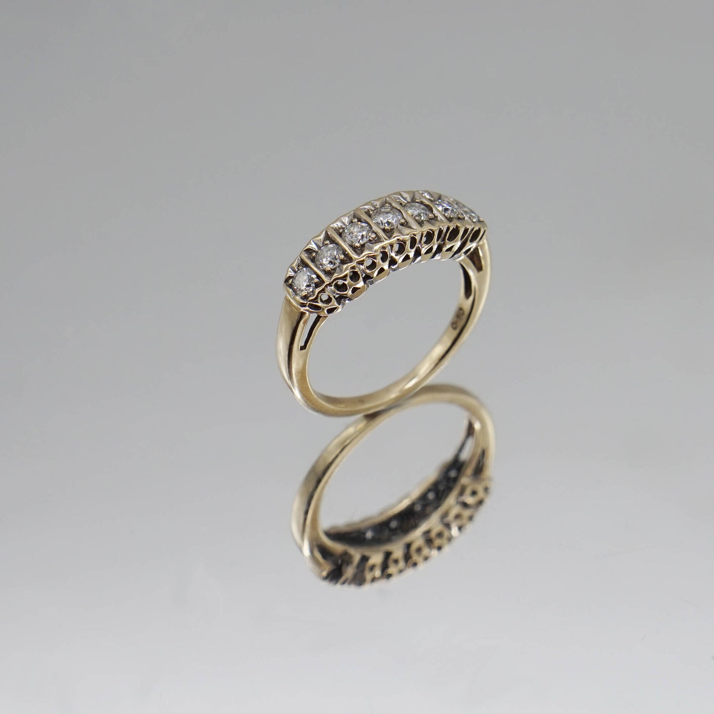 VINTAGE 9K GOLD DIAMOND SET BAND RING