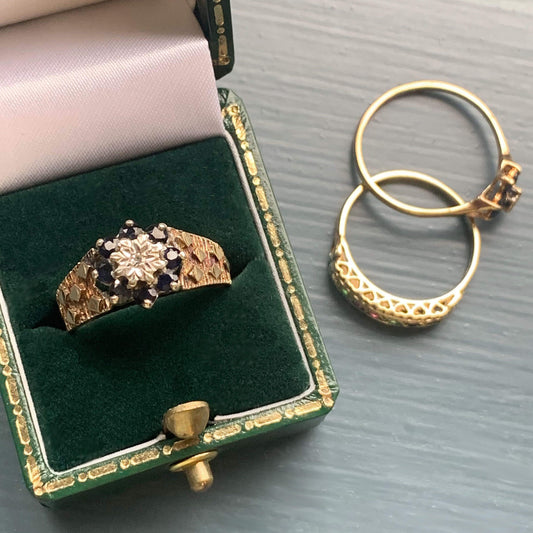 VINTAGE 9K GOLD DIAMOND & SAPPHIRE CLUSTER RING