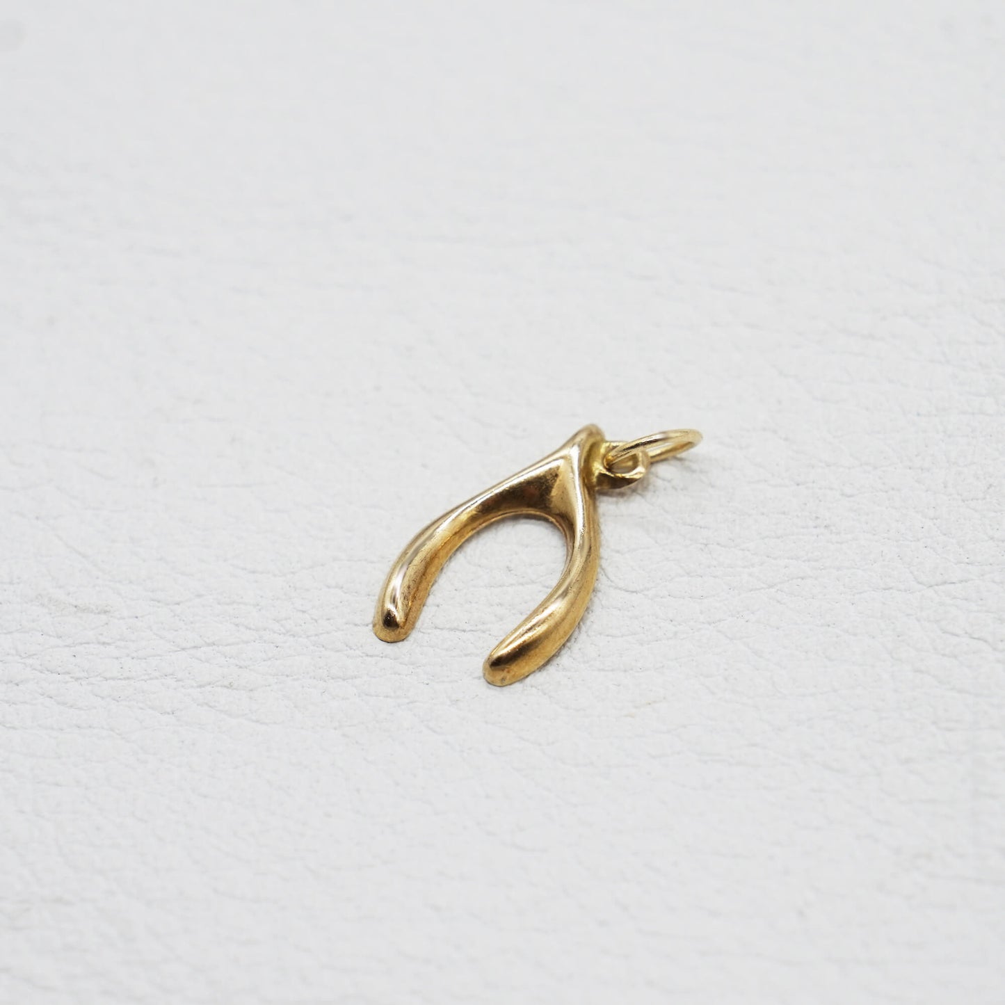 VINTAGE 9K GOLD WISHBONE CHARM PENDANT