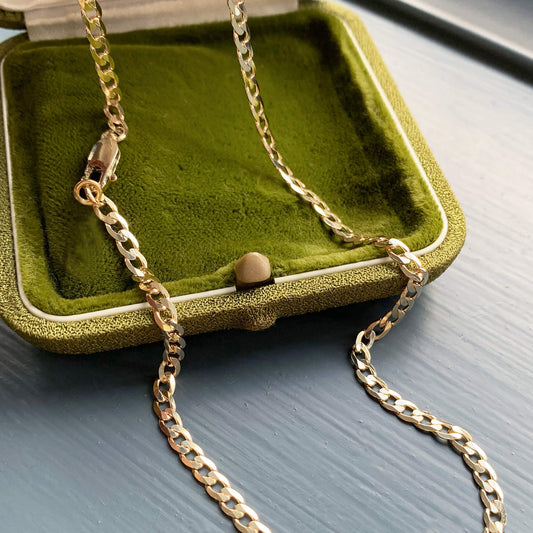 9k yellow gold curb chain in olive green box