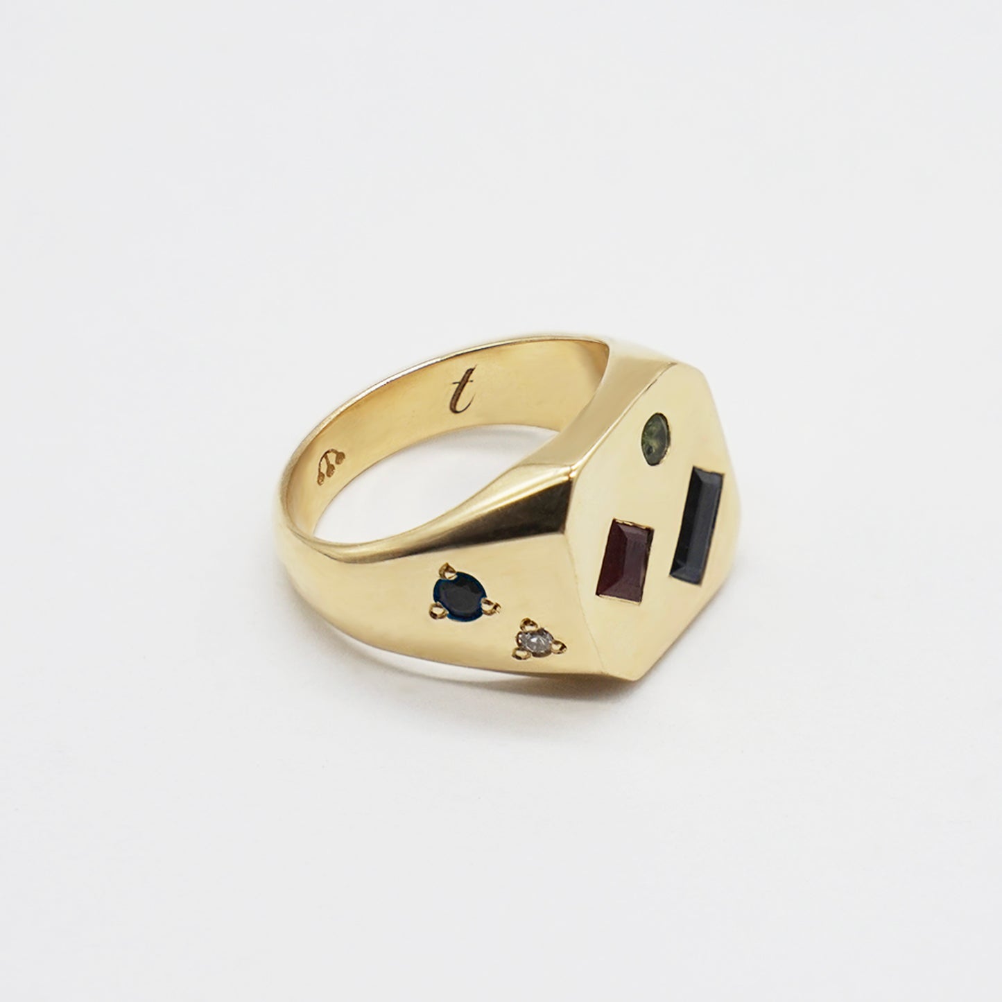 Custom London Signet Ring (Gold 375)