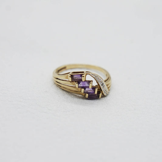 VINTAGE 9K GOLD AMETHYST & DIAMOND BAGUETTE SWIRL RING