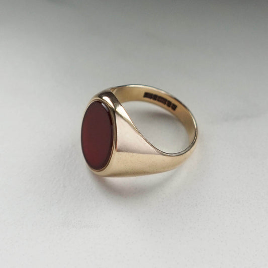 VINTAGE 9K GOLD CARNELIAN SIGNET PINKY RING