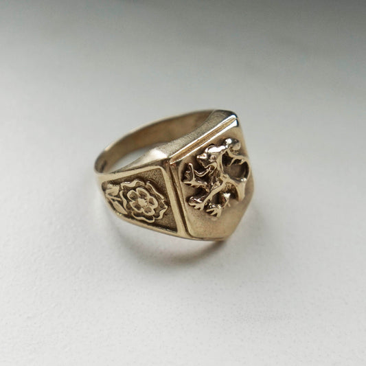 VINTAGE 9K GOLD ST. GEORGE & ROSE SIGNET PINKY RING